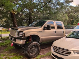 Ford F-250 Super Duty Lifted Crew Cab Truck