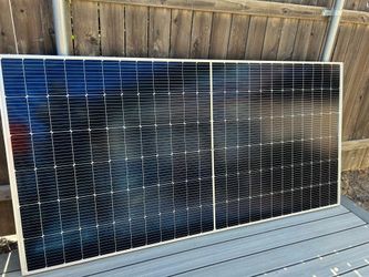8 SUNGOLDPOWER 550W Solar Panels, 4400W Total, Never Used