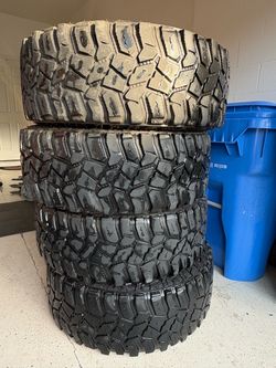 305/70/18 Cooper Discoverer STT Pro Mid tires