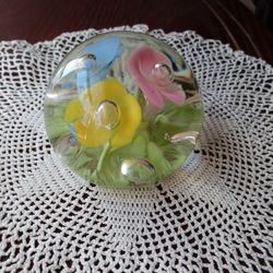 3 Flower Paperweight