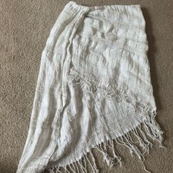 $20| Medium Zara Textured Skirt