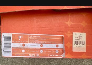 Men basketball shoe (new 9.5)
