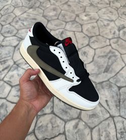 Jordan 1 Low Travis Scott