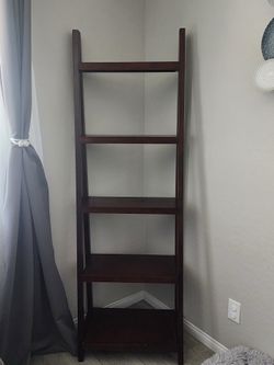 Ladder bookshelf