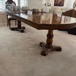 Dining room table- Thomasville