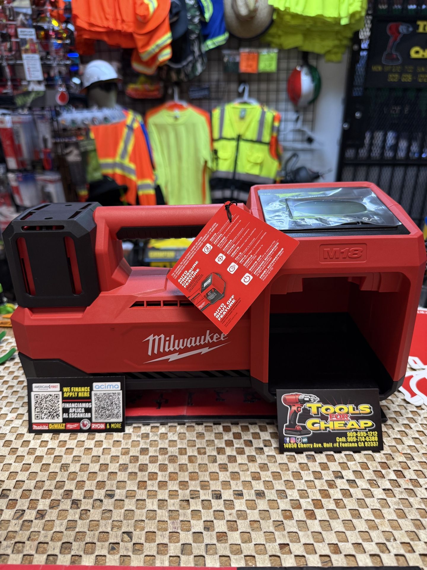 Milwaukee M18 18-Volt Lithium-Ion Cordless Electric Portable Inflator (Tool-Only)