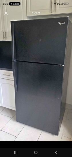 Black whirlpool Fridge LIKE NEW