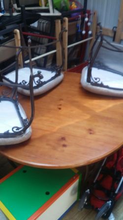 Dining room table and 4 chairs