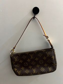 LV pouchette