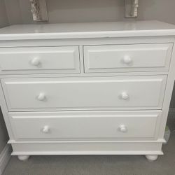 Pottery Barn Kids White Dresser.  Great condition. 40’wide. 18.5 deep. 34.5’ tall.