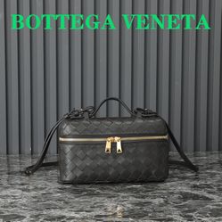 BOTTEGA VENETA Calfskin Intrecciato Bang Bang Vanity Case Black 22x12.5x5cm