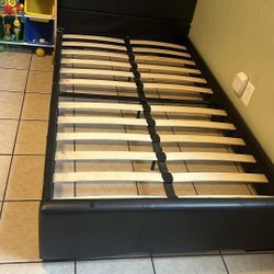 Cama Twin Usada $100 No Incluye El Colchon