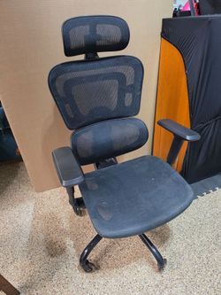 PENDING Black Mesh Ergonomic Office Chair with Headrest