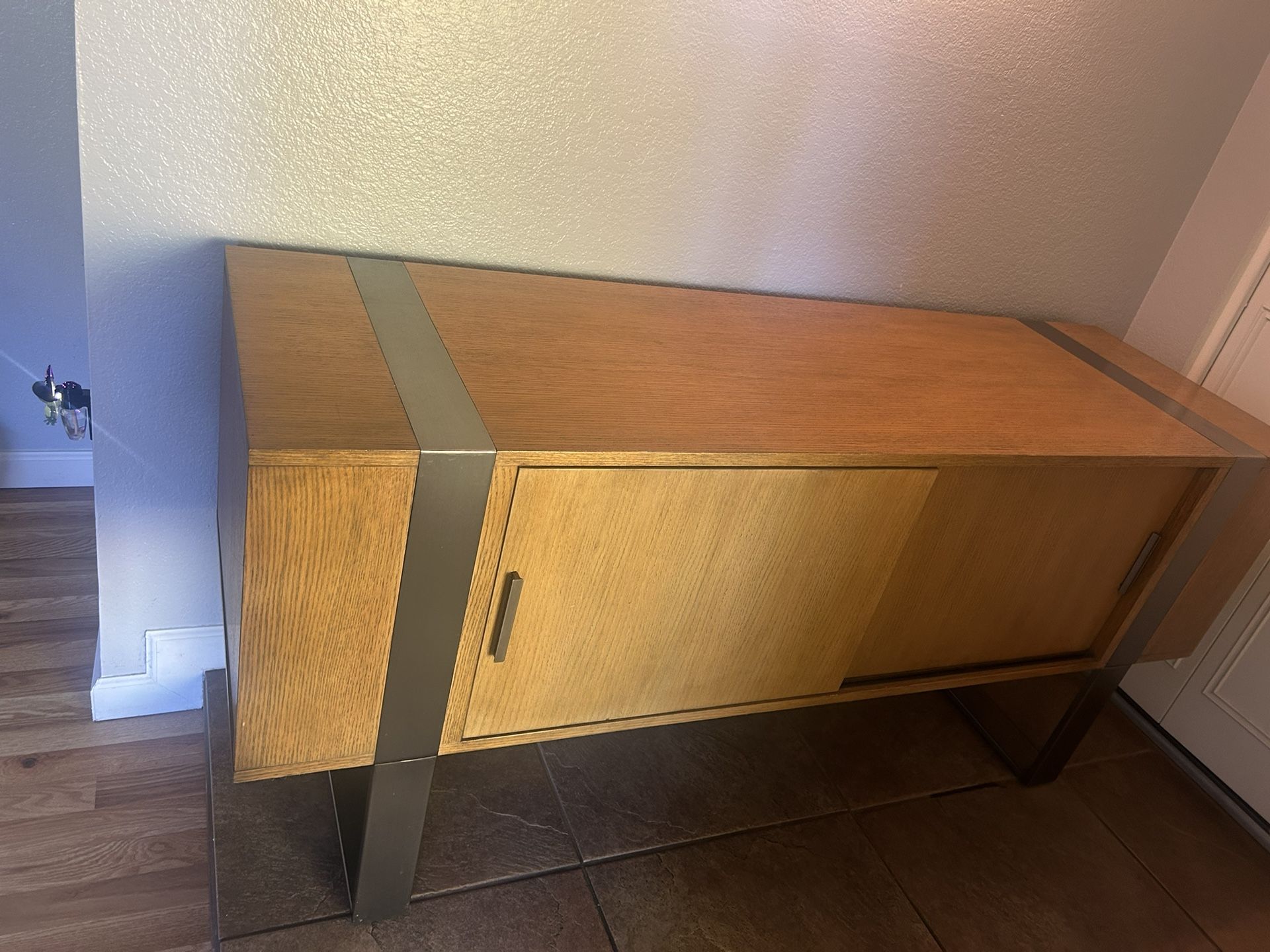 La-Z-Boy Modern Solid Wood Console/Entertainment Center/Sofa Table