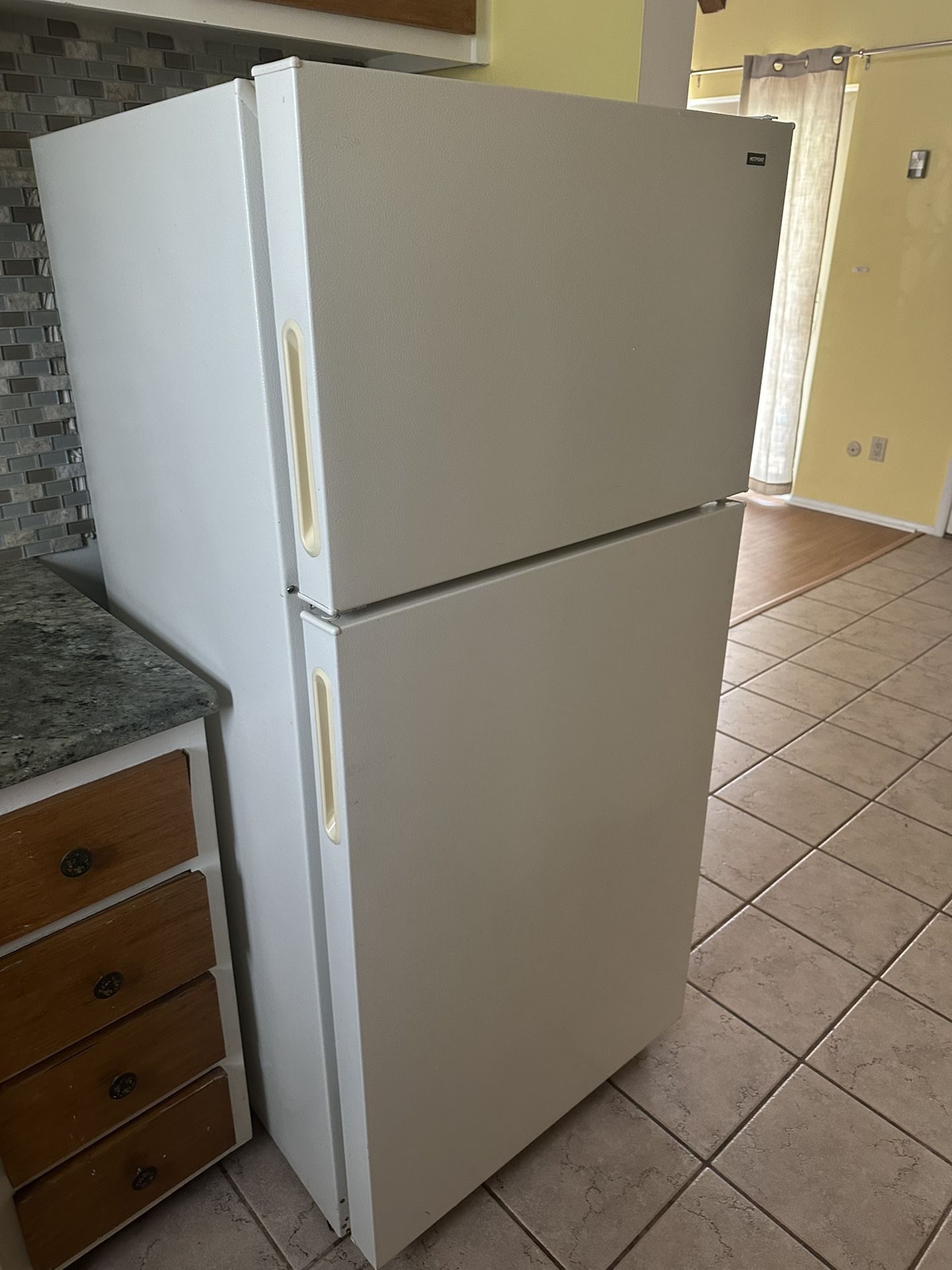 Kenmore Electric Stove & Hotpoint Fridge