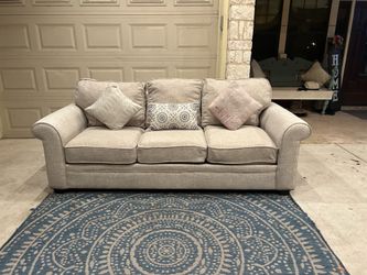 Free Delivery 🚚 Beige Couch / Sillon Beige