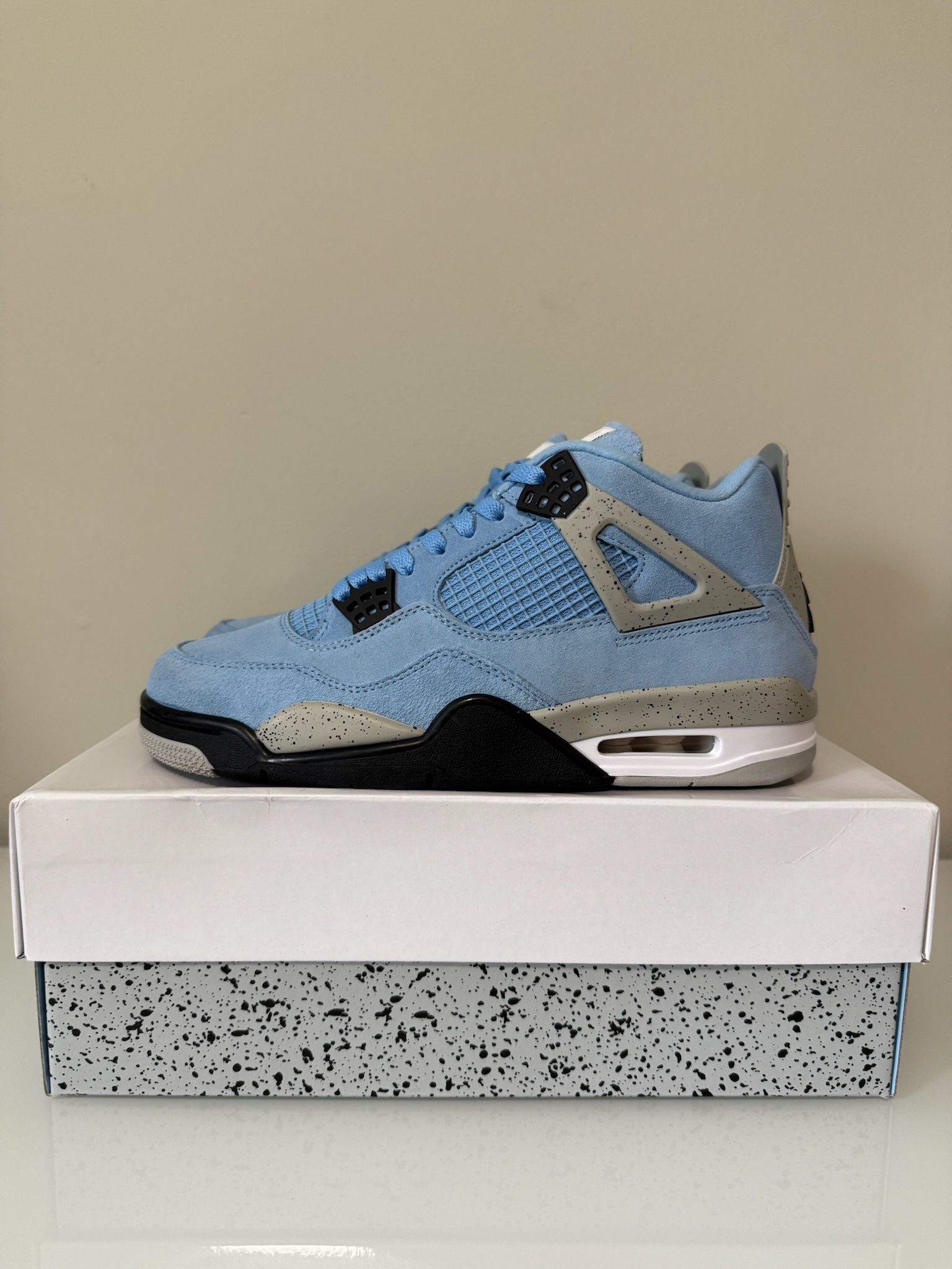 Jordan 4 UNC Blue Size 10
