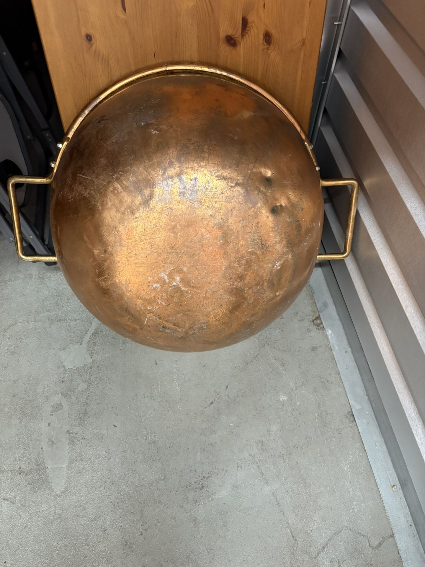 Kettle/copper kettle/antique kettle/antique cauldron/copper cauldron