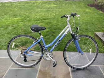 🔥 HIGH QUALITY GIANT CYPRESS HYBRID – GREAT VALUE & READY TO RIDE! 🚲✨