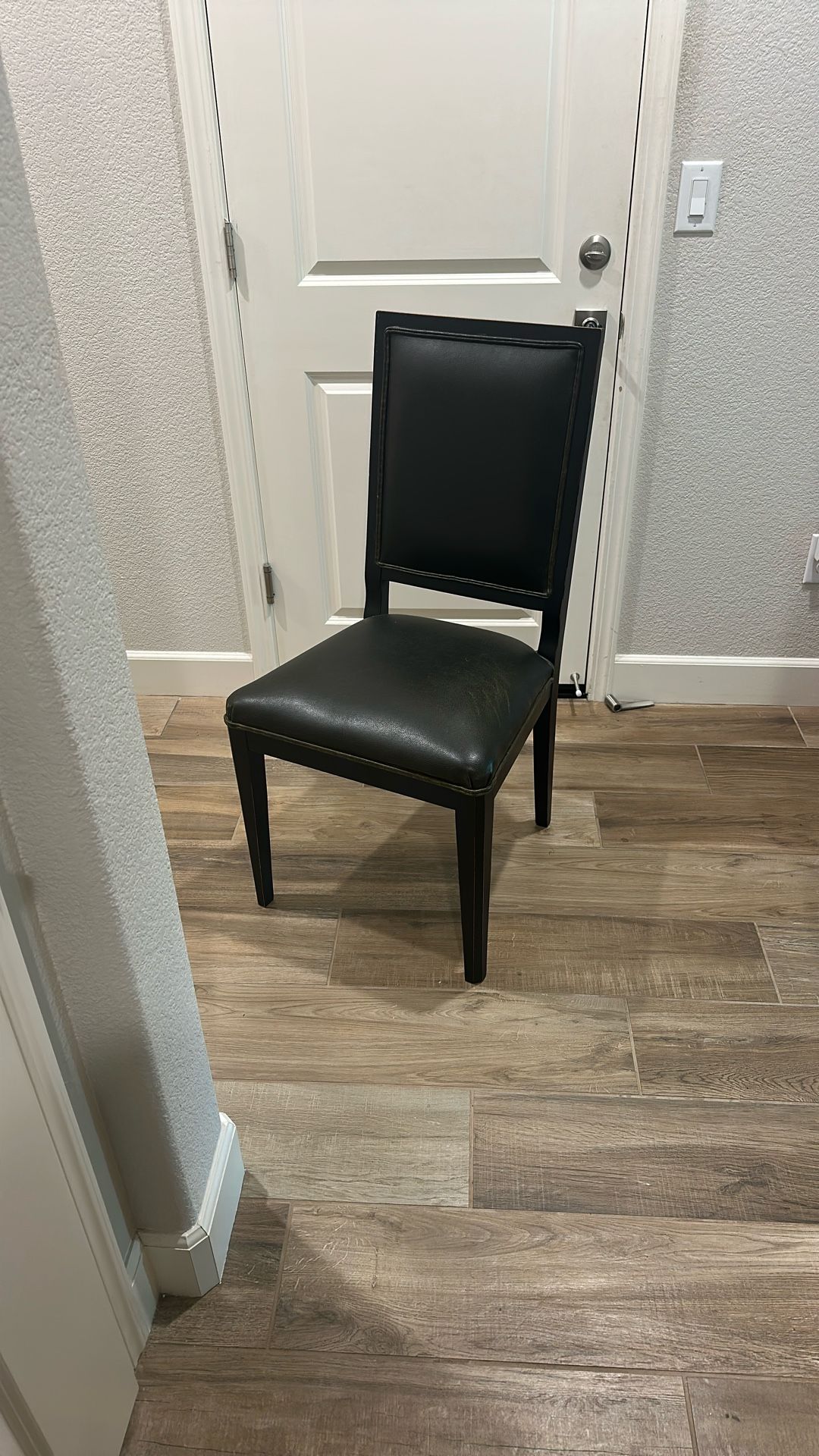 Vintage Look - Great Quality Chair 