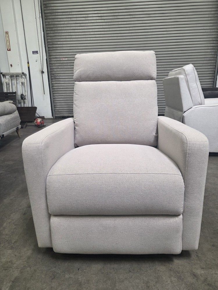 Powered Recliner Chair-Delivery Available‼️