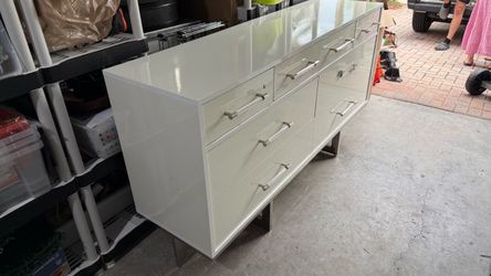 White Modern Shelf