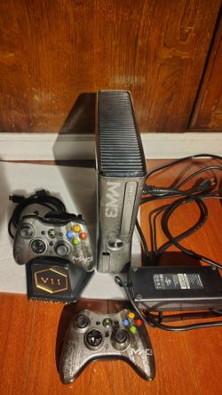 Xbox 360 s320 gig modern warfare 3 edition 2 controllers