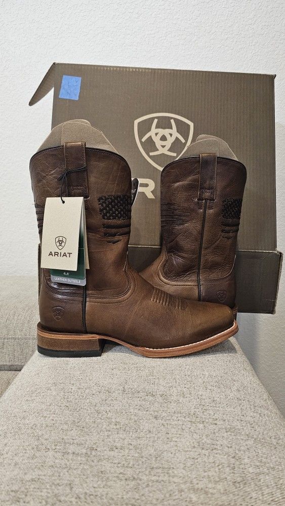 New ARIAT BOOTS Size 7.5 Wide 
