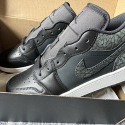 BRAND NEW Air Jordan 1 Low Youth Size 7