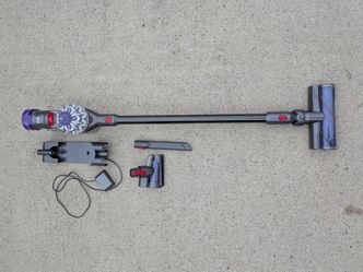 Dyson V8 Vacuum
