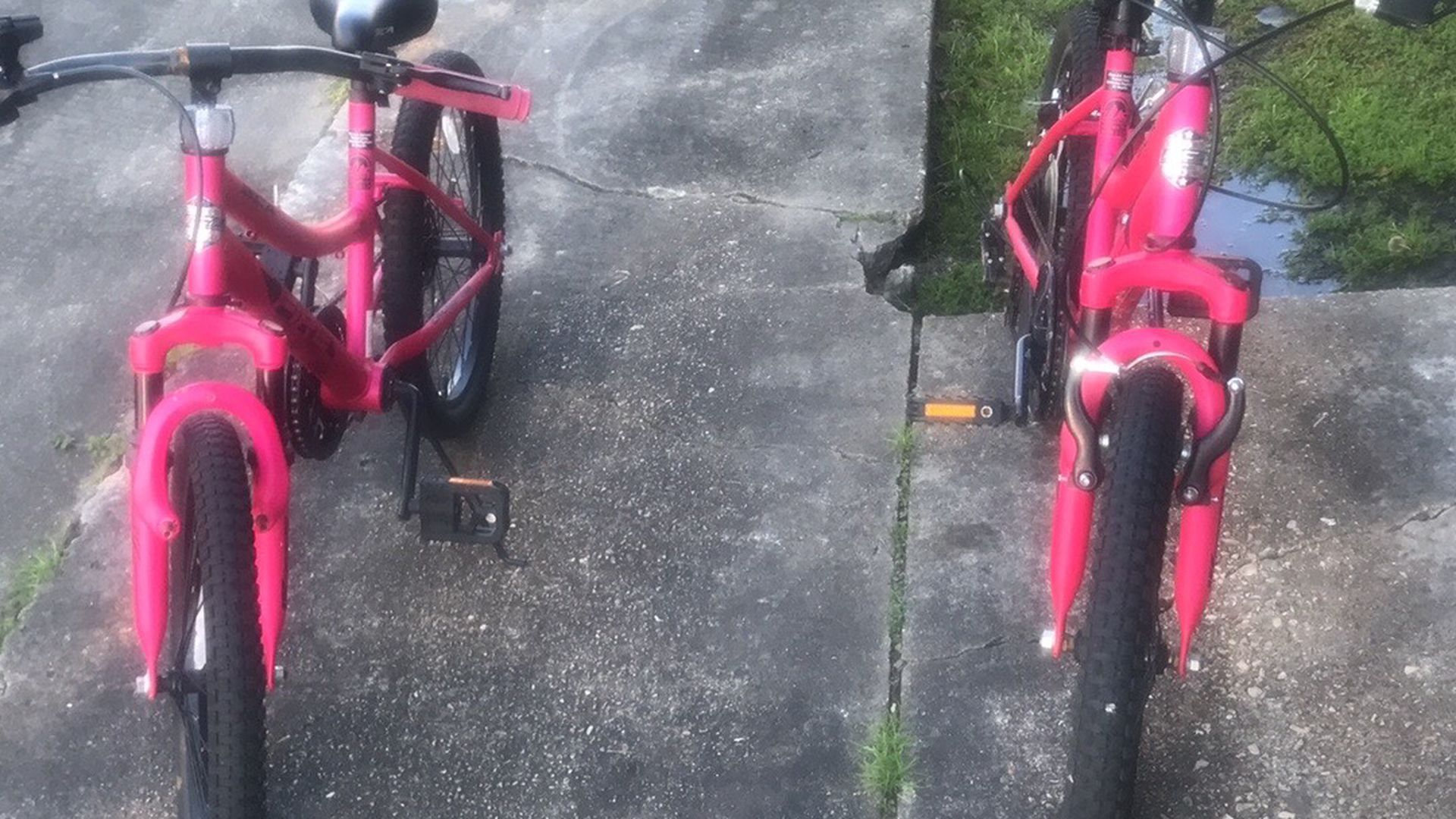 Two 20 Inch 6 Speed Crossfire Bikes Both Bike For One Price