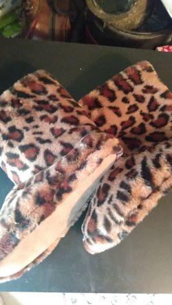 UGG type Leopard booties sz 9 / 10 slippers