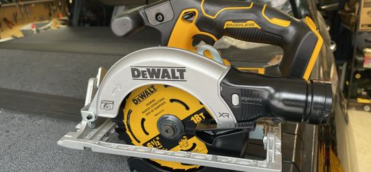 DeWalt Brand New 20V XR 6-1/2” Blade Included Brushless Circular Saw (Tool Only)