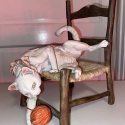 Certificato di Garanzia Capodimonte Style "Cat on Chair" Giuseppe Armani 9" High