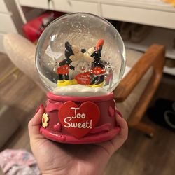 Disney Mickey & Minnie Snowglobe 