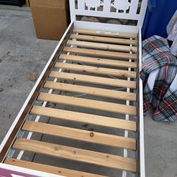 Toddler Bed $20 Mattress Available 