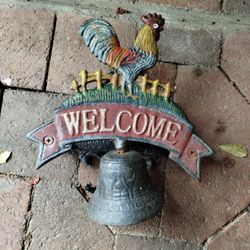 Vintage iron Welcome door bell

Great shape. Normal wear. Antique. Rooster, Turkey, Chicken , Farmhouse. 6" inch x 6".