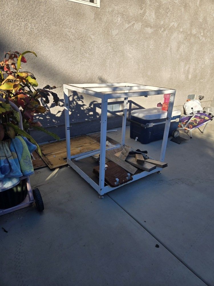 Metal Fish Tank Stand (Stand Only)