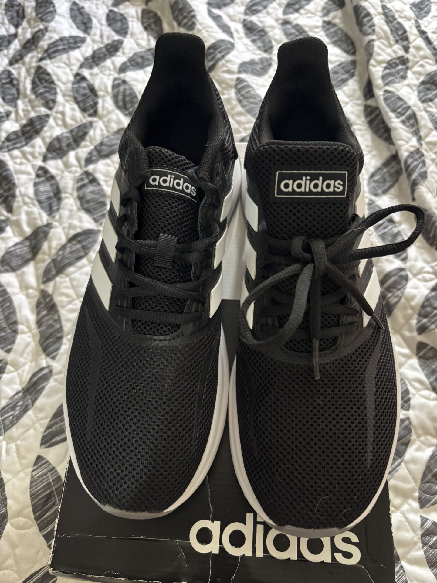 Adidas Tennis Shoes