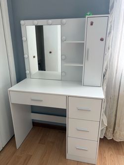 White Vanity Desk with Hollywood Mirror