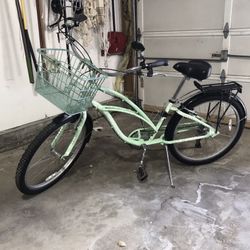 SALE! $350  Electra Cruiser Lux 7D Step Upgraded brakes and recently tuned.