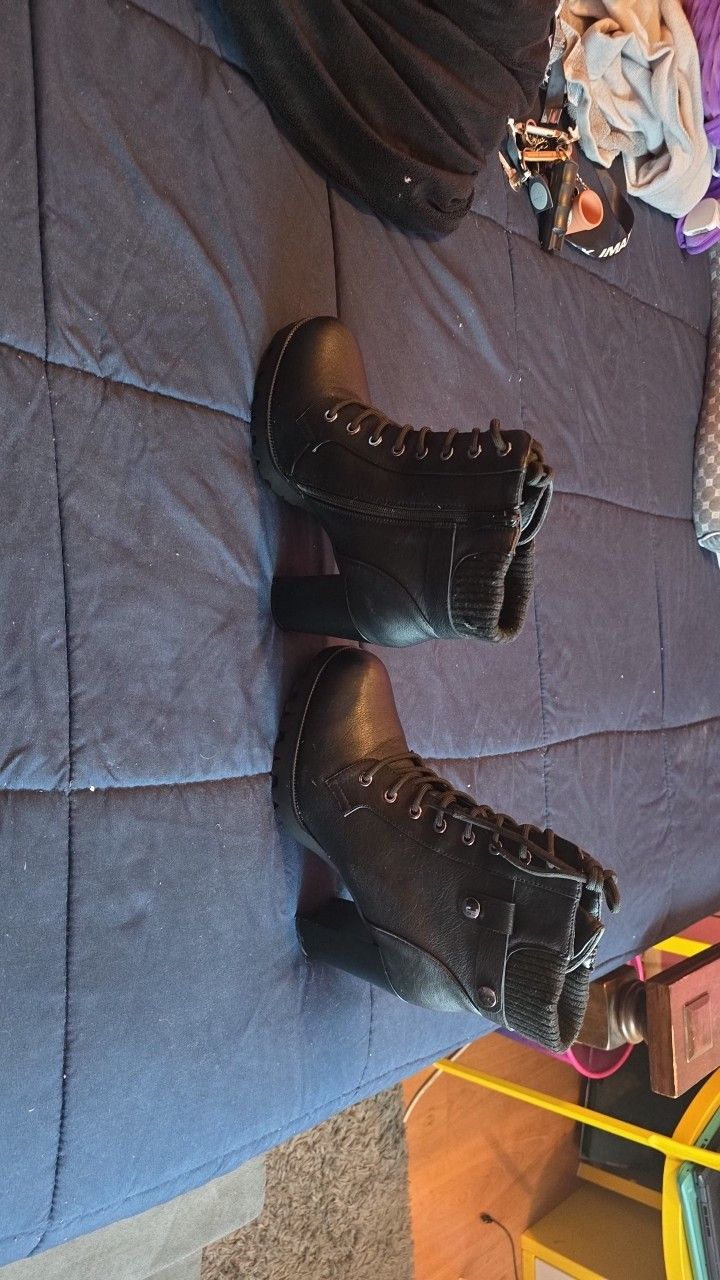 Women's Chunky High Heel Boots (BLACK)