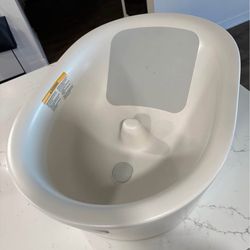LALO BABY BATHTUB 