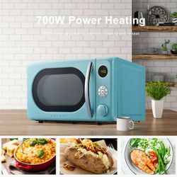 Retro Galanz Microwave – Light Blue (0.7 Cu Ft, 700W)