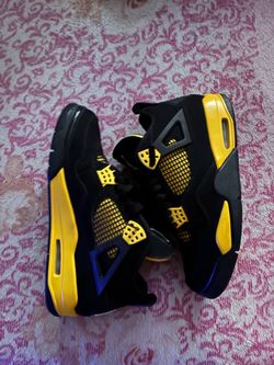 Jordan 4s yellow thunder 9.5
