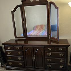 Dresser with trifold mirror