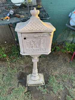 Cast Aluminum Decorative Pedestal Mailbox