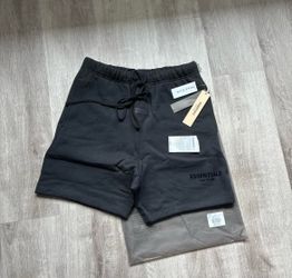 Black essentials shorts