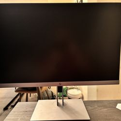 HP EliteDisplay E243i 24-inch Monitor