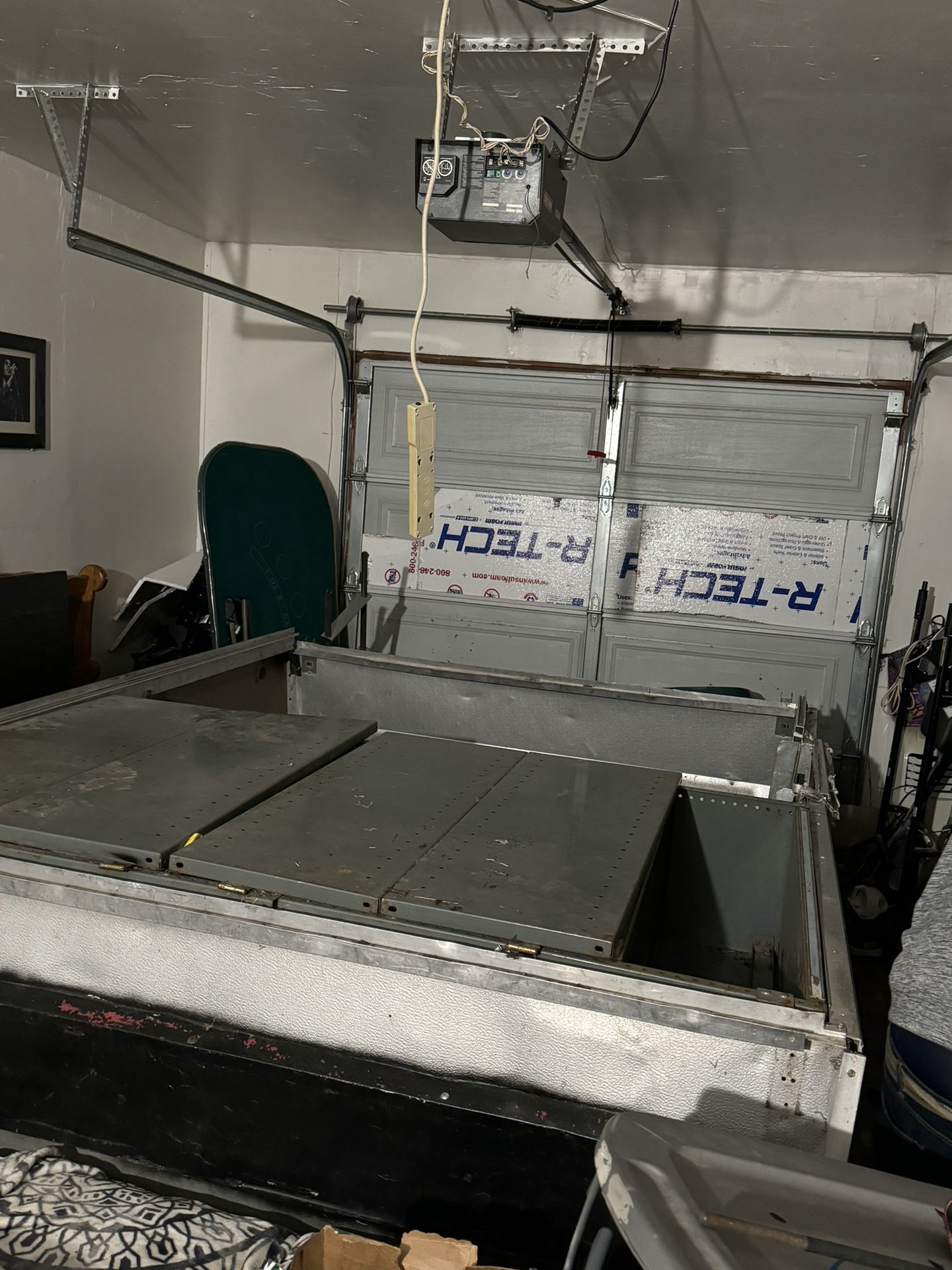 Trailer/ 1/2 Pop Up Camper